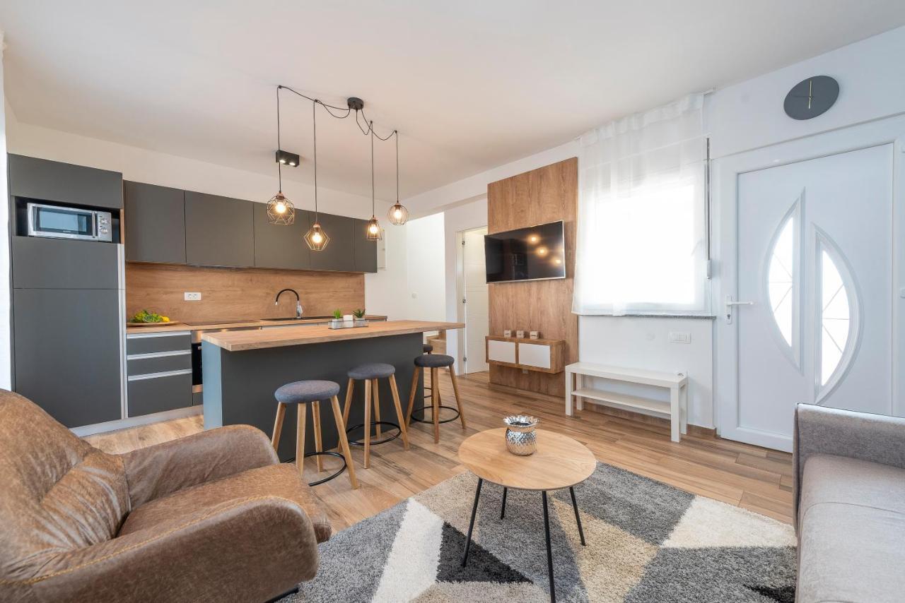 Luxury Apartments - La Vir 3 & 4 エクステリア 写真
